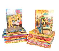COLLECTION OF VINTAGE COMIC BOOK ANNUALS23x 1960 TO 1975 ANNUALS INCLUDING BEANO BUSTER STAR TREK