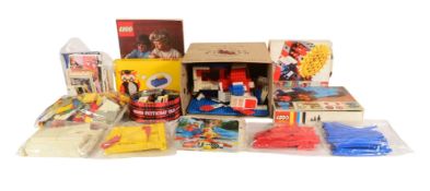 LEGO - COLLECTION OF VINTAGE LEGO