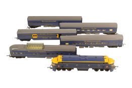 MODEL RAILWAY - TRIANG TRANSCONTINENTAL LOCOMOTIVE & CARRIAGES