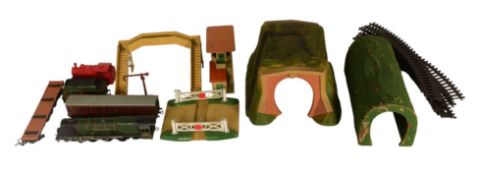 MODEL RAILWAY - COLLECTION OF VINTAGE HORNBY DUBLO