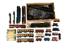 MODEL RAILWAY - COLLECTION OF OO GAUGE LOCOS & ROLLING STOCK