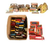 MODEL RAILWAY - COLLECTION OF OO GAUGE ROLLING STOCK & ACCESSORIES
