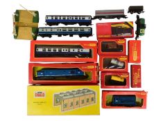 MODEL RAILWAY - COLLECTION OF VINTAGE OO GAUGE MODEL RAILWAY