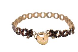 EARLY 20TH CENTURY BOHEMIAN GARNET BRACELET