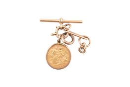 EDWARDIAN MOUNTED 1904 HALF GOLD SOVEREIGN & T-BAR