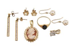 ASSORTMENT OF 9CT GOLD & GEM SET JEWELLERY