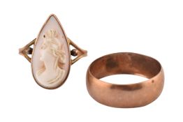2 ANTIQUE 9CT GOLD RINGS