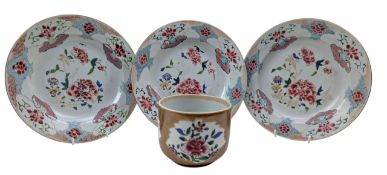 QING DYNASTY CENSER & THREE FAMILLE ROSE CHARGERS 清 紫金釉粉彩罐和粉彩盘三件