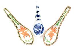 COLLECTION OF THREE QING/REPUBLIC ERA PORCELAIN SPOONS 清 粉彩青花勺子