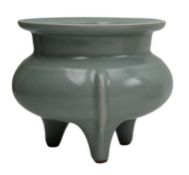 A LONGQUAN CELADON TRIPOD CENSER 龙泉青釉香炉