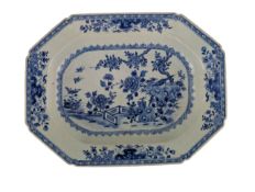 LARGE 18TH CENTURY CHINESE QIANLONG PERIOD BLUE & WHITE PLATTER 清 乾隆青花八角盘