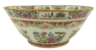 LARGE 20TH CENTURY CANTON FAMILLE ROSE PUNCH BOWL 20世纪广彩潘翠盌