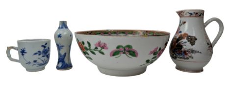 COLLECTION OF 18/19TH CHINESE PORCELAIN PIECES 18/19世纪粉彩青花陶瓷四件