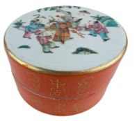 QING DYNASTY FAMILLE ROSE PORCELAIN TRINKET BOX 清 粉彩人物盒