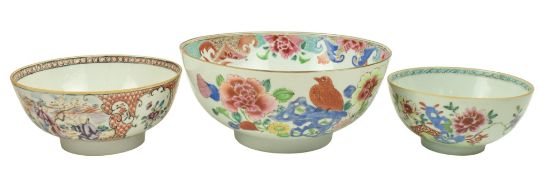 18TH CENTURY QING DYNASTY FAMILLE ROSE FLORAL BOWL 清乾隆粉彩花鸟盌