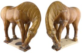 PAIR OF 20TH CENTURY BROWN GLAZED HORSES 20世纪褐彩陶马一对