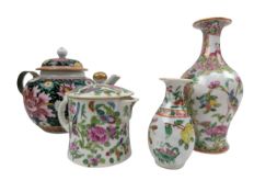 FOUR QING DYNASTY CANTON FAMILLE ROSE PIECES 19世纪中国出口瓷一组