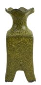 20TH CENTURY NORTHERN SONG STYLE GUAN TYPE CRACKLED GLAZED VASE 北宋官窑四足花口瓶