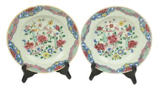 PAIR OF QING DYNASTY FAMILLE ROSE EXPORT CHARGERS