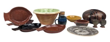 MIXED SELECTION OF STUDIO ART POTTERY