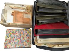 COLLECTION OF 20TH CENTURY WORLD STAMP ALBUMS INCLUDING UK
