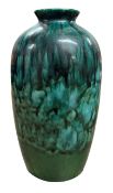 ENGLISH EARLY 20TH CENTURY STUDIO ART POTTERY VASE IN GREEN DRIP GLAZE