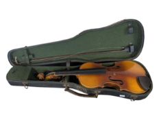 20TH CENTURY STUDENTS VIOLIN IN CASE
