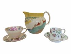 EARLY 20TH CENTURY CLARICE CLIFF JUG WITH TWO CHINA CUPS AND SAUCERS