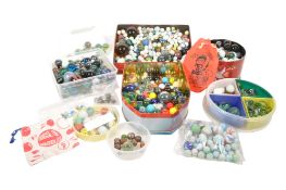LARGE COLLECTION OF 19TH AND 20TH CENTURY VINTAGE MARBLES