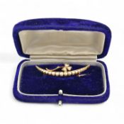 EARLY 20TH CENTURY GOLD PEARL CRESCENT SHAMROCK BROOCH PIN
