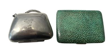 AN ART DEC20TH CENTURY ART DECO SHAGREEN CIGARETTE CASE & A METAL COIN PURSE
