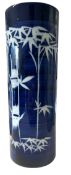 20TH CENTURY CHINESE / JAPANESE BLUE AND WHITE PORCELAIN VASE