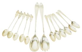 SET OF FIVE GEORGIAN HALLMARKED TEASPOONS & OTHER SILVER FLATWARE