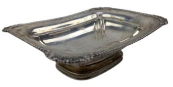 20TH CENTURY EDWARD VII HALLMARKED SILVER FOOTED SERVING BOWL