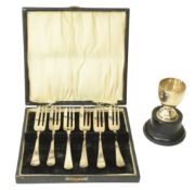 GEORGE V HALLMARKED SILVER MINIATURE TROPHY & CASED SILVER FORKS SET