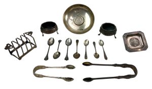 PAIR OF VICTORIAN HALLMARKED SILVER SUGAR TONGS & OTHER ITEMS