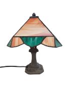 20TH CENTURY TIFFANY STYLE READING DESK TABLE TOP LAMP
