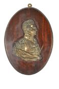 19TH CENTURY RELIEF BRASS AND WOODEN PLAQUE OF THE 1ST DUKE OF WELLINGTON