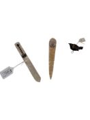 TWO EARLY 20TH CENTURY MOTHER OF PEARL LETTER OPENERS & A HORN SNUFF BOX