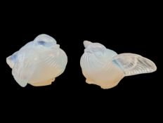 PAIR OF FRENCH SABINO 1920S ART DECO OPALESCENT BIRD FIGURES