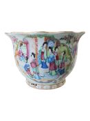 LATE 19TH CENTURY CHINESE CANTONESE FAMILLE ROSE PORCELAIN PLANTER