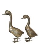 A PAIR OF 20TH CENTURY VINTAGE BRASS DUCK FIGURES
