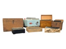 COLLECTION OF LATE 19TH / 20TH CENTURY GLASS PLATE NEGATIVES WITH PROJECTOR