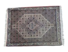 20TH CENTURY PERSIAN WOOLLEN FLOOR CARPET RUG