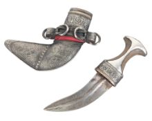 EARLY 20TH CENTURY MIDDLE EASTERN JAMBIYA DAGGER