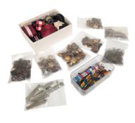 COLLECTION OF BRITISH ARMY UNIFORM PIPS & CROWNS
