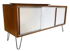 RETRO MID CENTURY LOW TEAK SIDEBOARD / CREDENZA