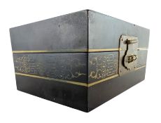 EARLY 20TH CENTURY CHINESE SOAPSTONE JEWELLERY BOX