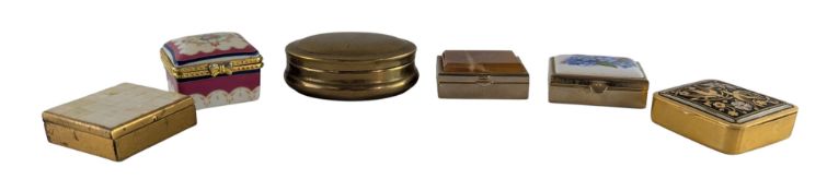 SIX EARLY 20TH CENTURY & LATER METAL & CERAMIC PILL BOXES