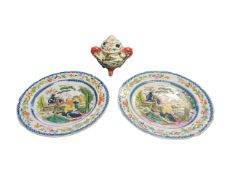 A PAIR OF 19TH CENTURY MASONS IRONSTONE CHINA MOGUL PLATES & CENSER